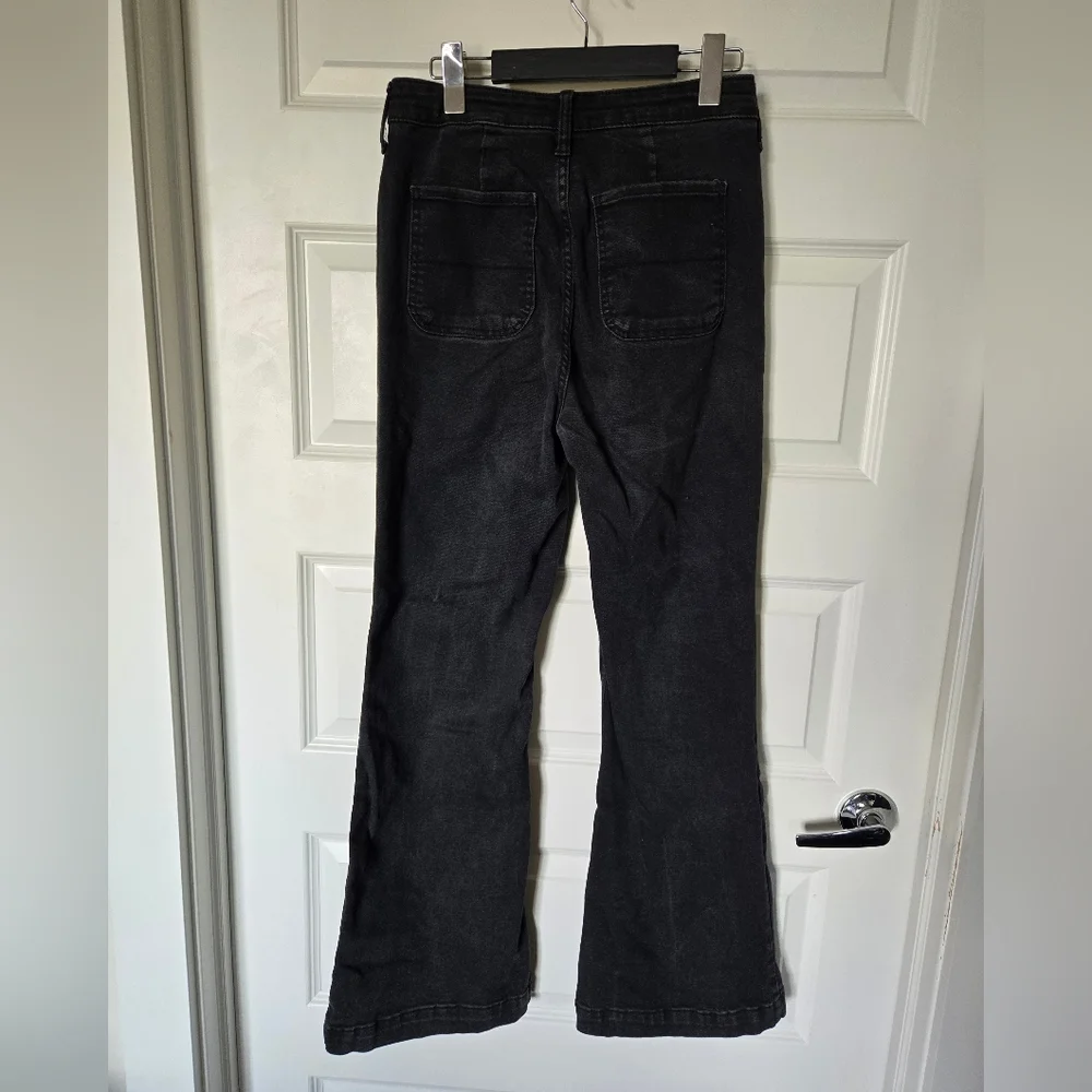 Old Navy Black Denim Flared Jeans - Size 6 - Picture 2 of 4